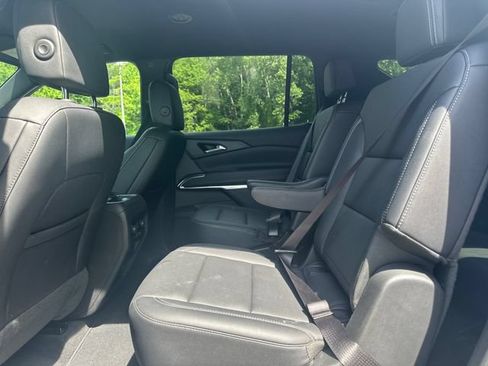 Used 2025 Chevrolet Traverse LT AWD/4WD image 10