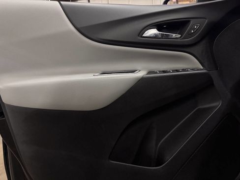 Used 2020 Chevrolet Equinox LS w/ LS Convenience Package image 27