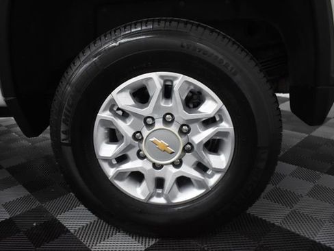 Used 2024 Chevrolet Silverado 2500 LT image 17