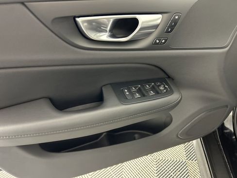 Used 2025 Volvo V60 B5 Cross Country Plus image 11