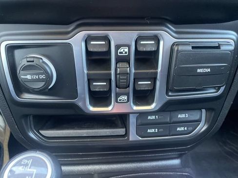 Used 2021 Jeep Wrangler Unlimited Sahara w/ Uconnect 4C Nav & Sound Group AWD/4WD image 27