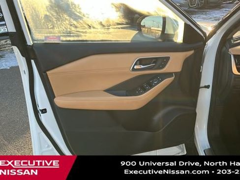 Certified 2022 Nissan Rogue Platinum w/ Head-Up Display Package image 8