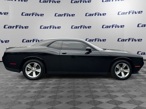 Used 2020 Dodge Challenger SXT RWD image 7