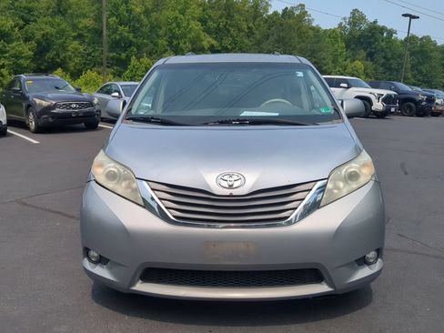 Used 2012 Toyota Sienna XLE w/ Entertainment Pkg FWD image 2