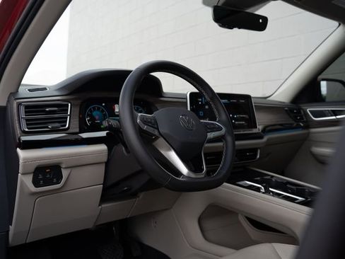 Used 2024 Volkswagen Atlas SEL AWD/4WD image 4