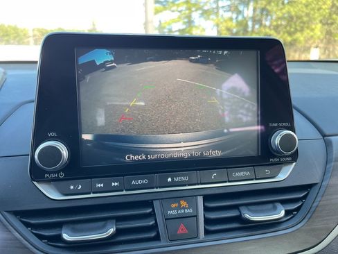 Used 2024 Nissan Altima 2.5 SV image 11