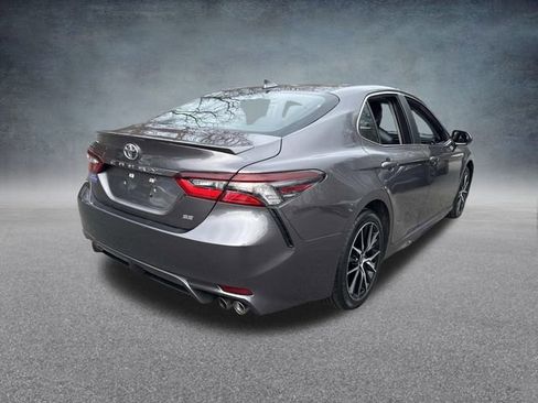Used 2024 Toyota Camry SE image 7