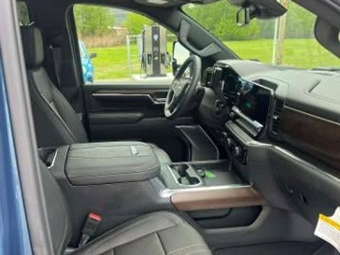 Used 2024 Chevrolet Silverado 2500 High Country w/ Z71 Off-Road Package AWD/4WD image 11