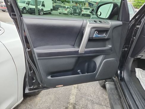 Used 2017 Toyota 4Runner SR5 AWD/4WD image 15