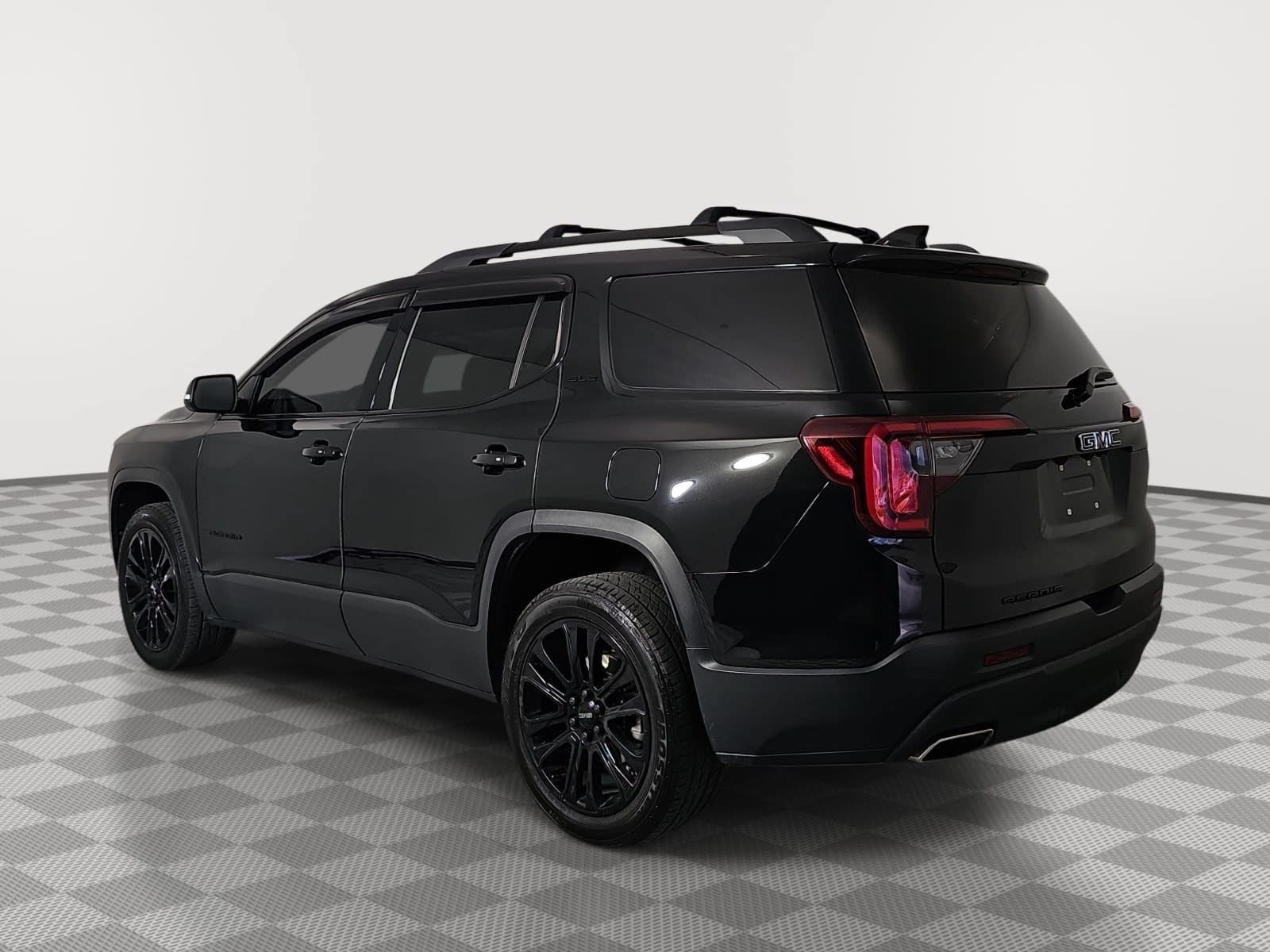 Used 2023 GMC Acadia SLE w/ Driver Convenience Package FWD image 6