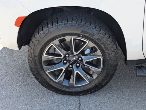 Used 2021 Chevrolet Tahoe Z71 w/ Luxury Package AWD/4WD image 11