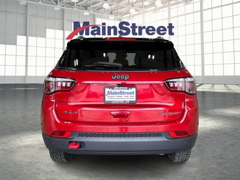 Used 2025 Jeep Compass Trailhawk AWD/4WD image 4
