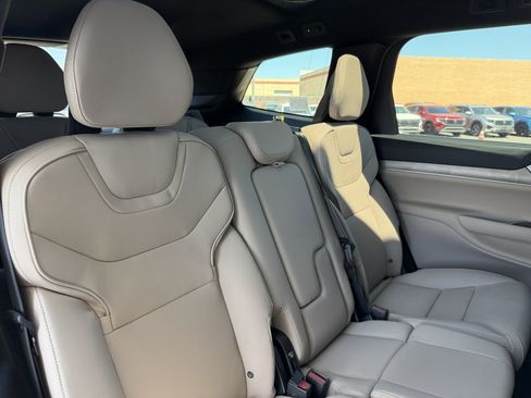 Used 2025 Volvo EX90 Ultra AWD/4WD image 42