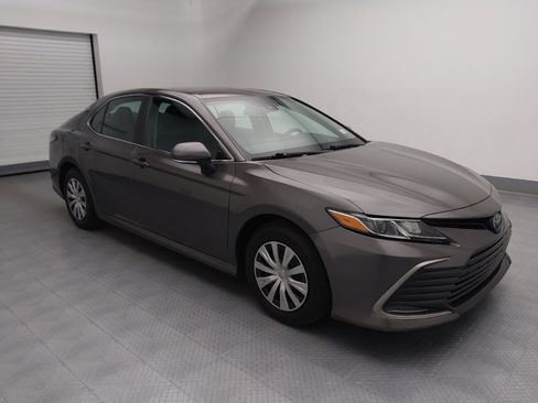 Used 2022 Toyota Camry LE image 11