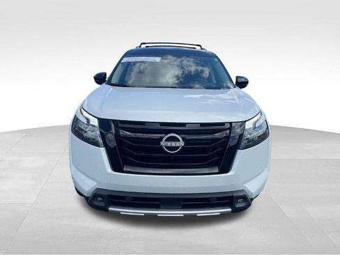 Certified 2025 Nissan Pathfinder Platinum AWD/4WD image 8