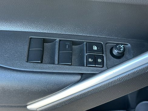 Used 2023 Toyota Corolla Cross XLE w/ Convenience Package AWD/4WD image 12