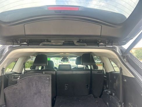 Used 2023 Toyota Highlander XLE FWD image 10