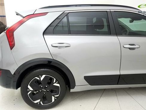 Used 2024 Kia Niro Wave w/ Wave Preserve Package FWD image 29