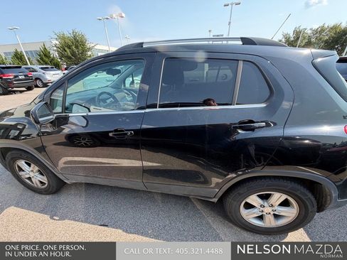 Used 2019 Chevrolet Trax LT FWD image 9