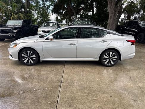 Used 2020 Nissan Altima 2.5 SL FWD image 12