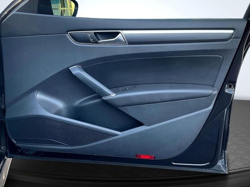 Used 2018 Volkswagen Passat 2.0T R-Line image 24