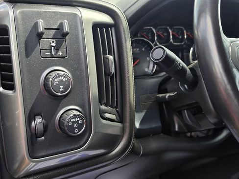 Used 2018 Chevrolet Silverado 1500 LTZ Z71 w/ LTZ Plus Package AWD/4WD image 17