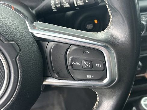 Used 2018 Jeep Wrangler Unlimited Sahara image 30