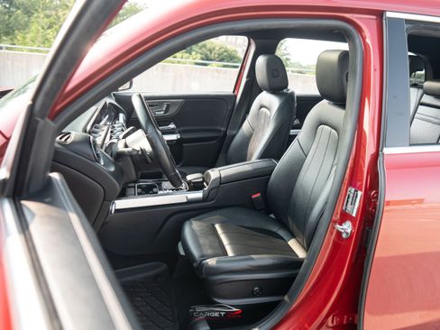 Used 2020 Mercedes-Benz GLB 250 4MATIC w/ Premium Package image 16