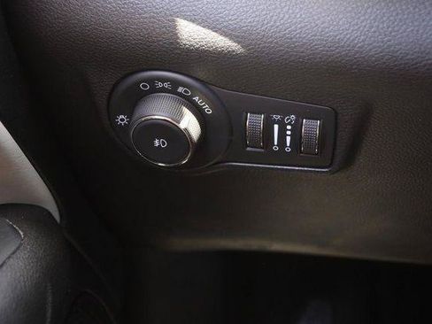 Used 2025 Jeep Compass Limited AWD/4WD image 19