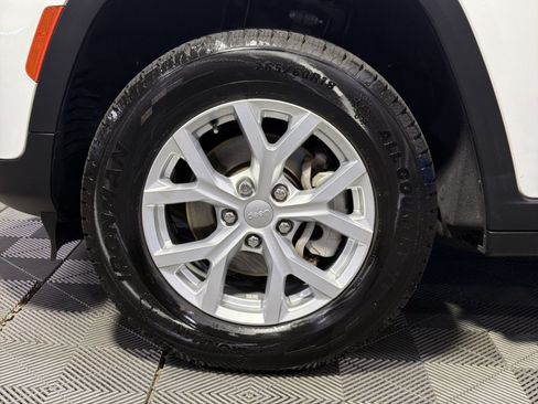 Used 2023 Jeep Grand Cherokee Limited AWD/4WD image 16