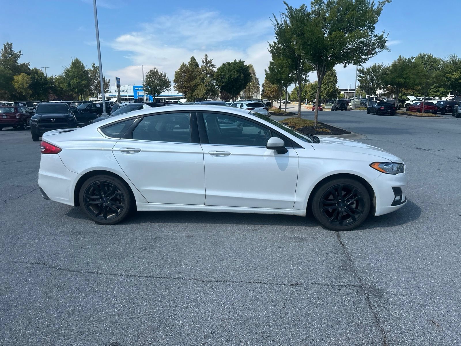 Used 2019 Ford Fusion SE w/ Equipment Group 151A FWD image 4