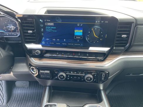 Used 2024 Chevrolet Silverado 1500 LT Trail Boss w/ Convenience Package II AWD/4WD image 20