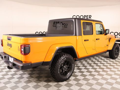 Used 2025 Jeep Gladiator Sport AWD/4WD image 20