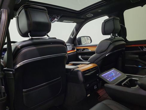 Used 2024 Jeep Grand Wagoneer L Series III image 16