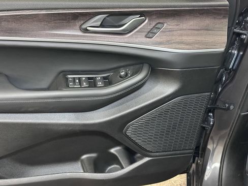 New 2025 Jeep Grand Cherokee Limited image 18