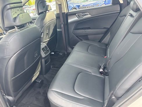 Certified 2025 Kia Sportage EX w/ EX Premium Package AWD/4WD image 18
