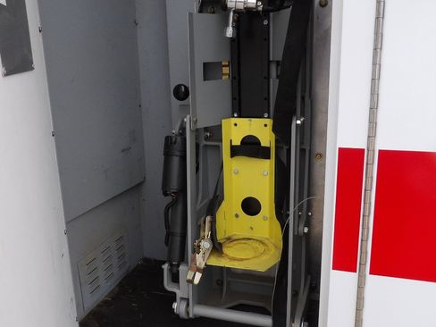 Used 2013 Ford F450 XLT w/ Ambulance Preparation Pkg RWD image 30