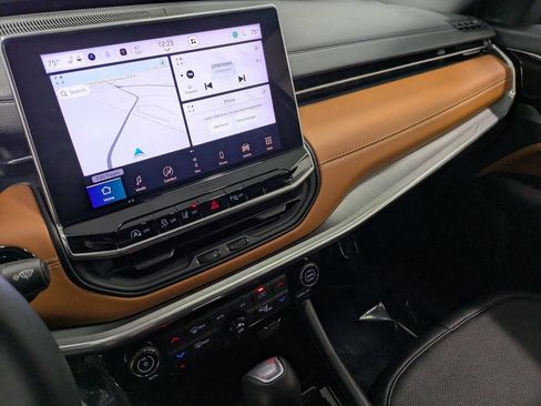 Used 2024 Jeep Compass Limited w/ Elite Group image 10