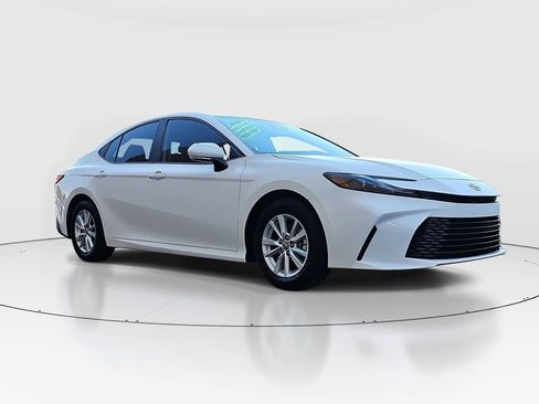 Certified 2025 Toyota Camry LE image 3