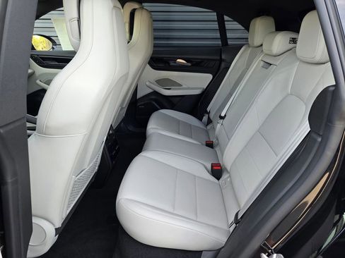 New 2026 Porsche Macan 4 Electric image 18