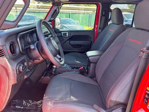 Used 2025 Jeep Wrangler Unlimited Rubicon AWD/4WD image 27