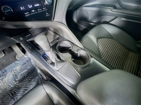 Used 2019 Toyota Camry L image 24
