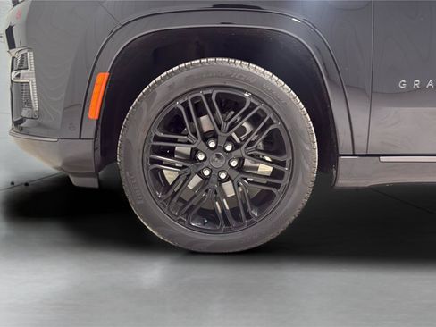 Used 2026 Jeep Grand Wagoneer Limited AWD/4WD image 30