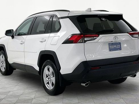 Used 2021 Toyota RAV4 XLE w/ Convenience Package FWD image 4