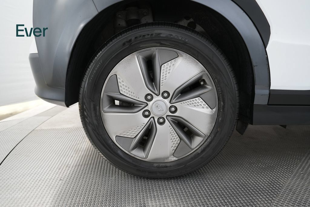 Used 2021 Hyundai Kona SEL FWD image 9