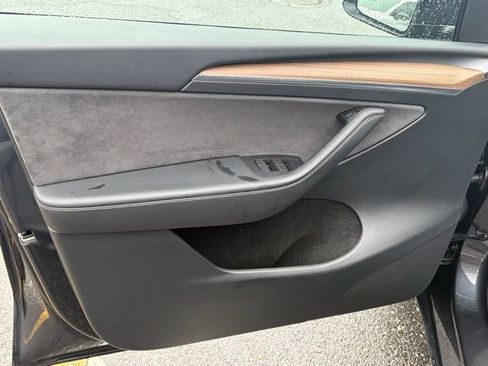 Used 2024 Tesla Model Y Long Range image 13