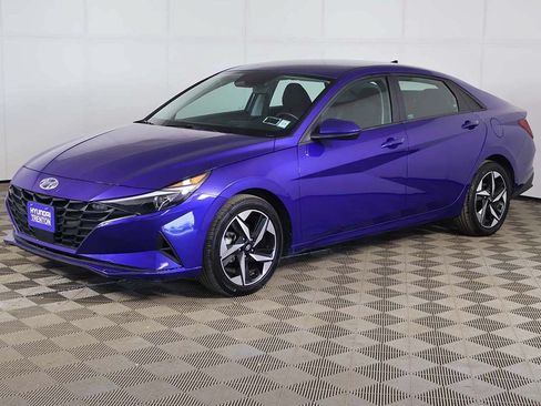 Used 2023 Hyundai Elantra SEL w/ Convenience Package FWD image 8