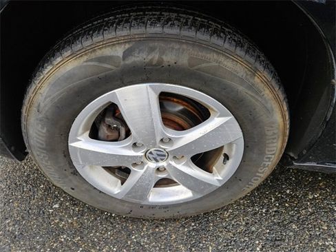 Used 2010 Volkswagen Routan SE image 7