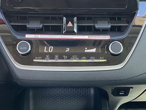 Certified 2025 Toyota Corolla LE image 27