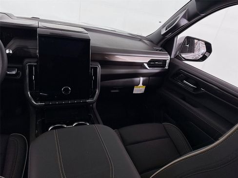 New 2026 GMC Yukon XL Elevation w/ Elevation Premium Package AWD/4WD image 18